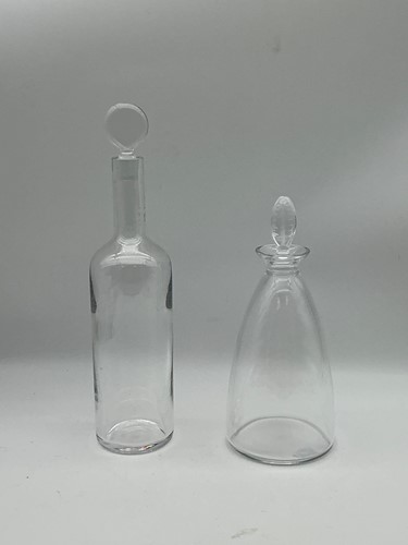 Lot 34 - A modern Lalique Fontainebleau glass decanter...
