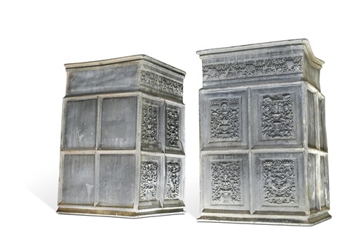 Lot 712 - A pair of large and impressive Italianate lead planters