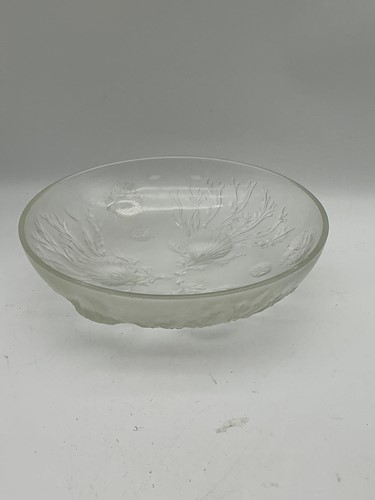 Lot 10 - A Lalique style moulded bowl