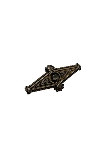 Lot 282 - A late Victorian diamond set brooch, tested as...