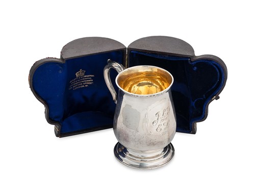 Lot 367 - A Victorian silver baluster mug