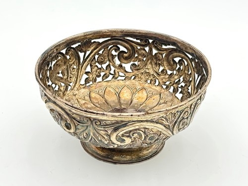 Lot 69 - A Victorian silver pierced bowl