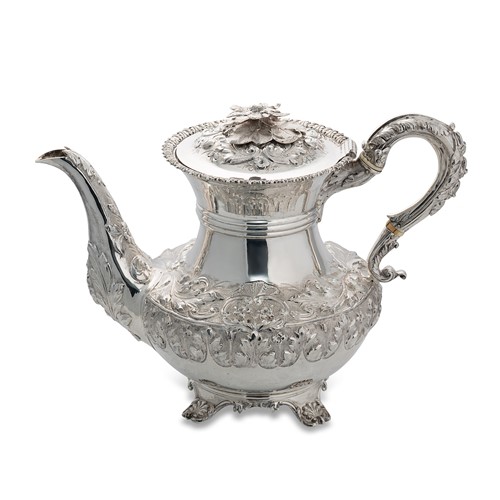 Lot 344 - A George IV silver teapot