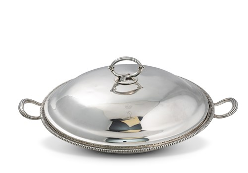 Lot 338 - A George III silver lidded serving dish