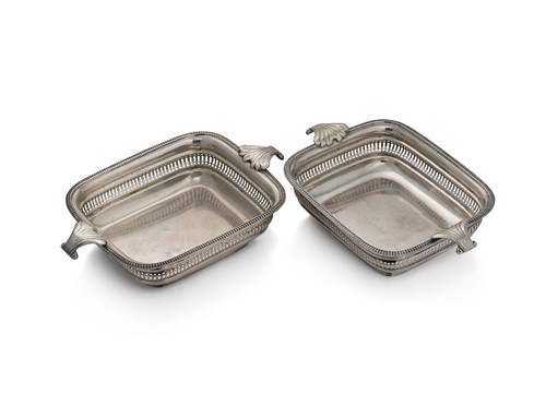 Lot 407 - A pair of George V silver bonbon dishes