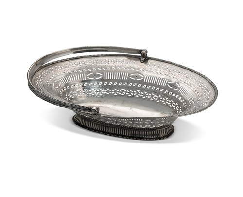 Lot 329 - A George III silver bread basket