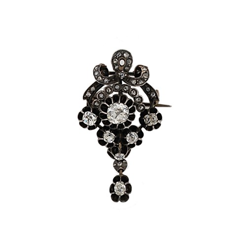 Lot 125 - A Victorian diamond brooch