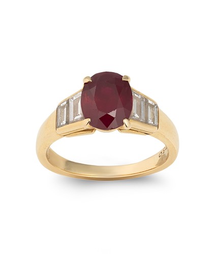 Lot 222 - Cartier - A Burmese ruby and diamond ring