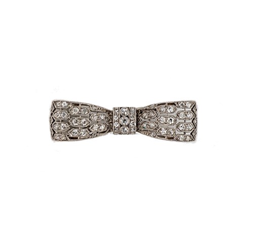 Lot 12 - An early 20th century diamond bow brooch