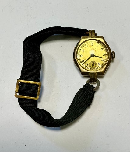 Lot 359 - A 9ct gold mechanical watch, gross weight...