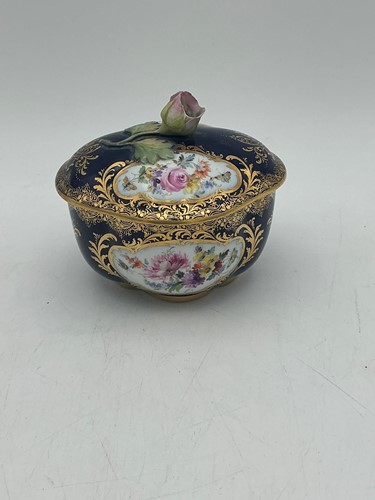 Lot 10 - A Meissen blue and gilt ground bowl with cover, early 20th century