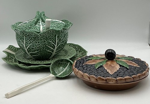 Lot 107 - A ceramic tureen and cover modelled in relief...