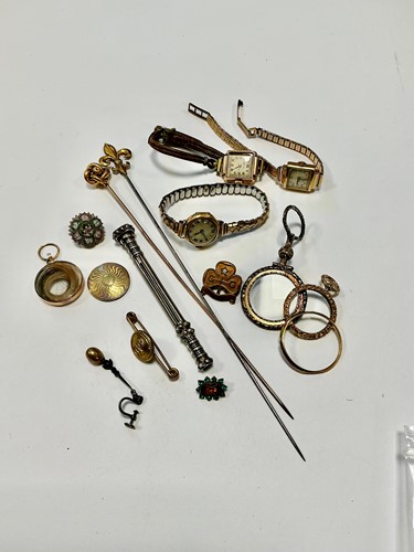 Lot 340 - A collection of jewellery to include, an...