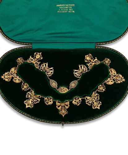 Lot 214 - A late 18th century Iberian diamond necklace
