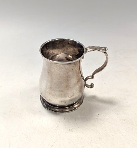 Lot 74 - A George II small silver tankard