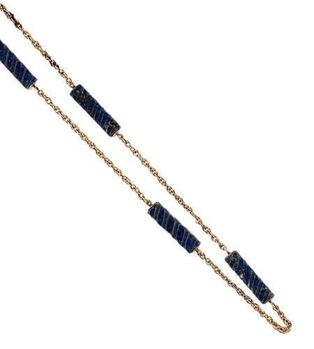 Lot 135 - A lapis lazuli necklace
