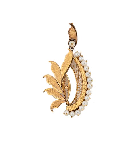 Lot 174 - A pearl pendant/brooch
