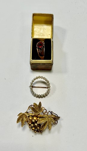 Lot 353 - A dress ring set with a doublet composite...