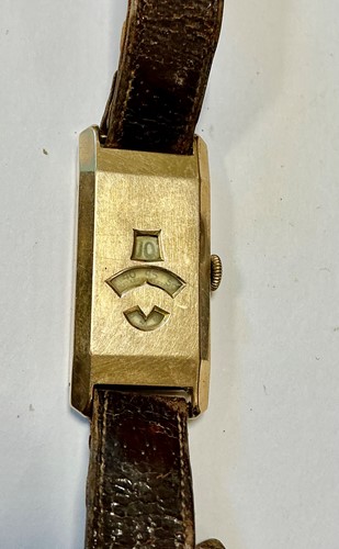 Lot 363 - An Art Deco jump hour watch, hallmarked 9ct...