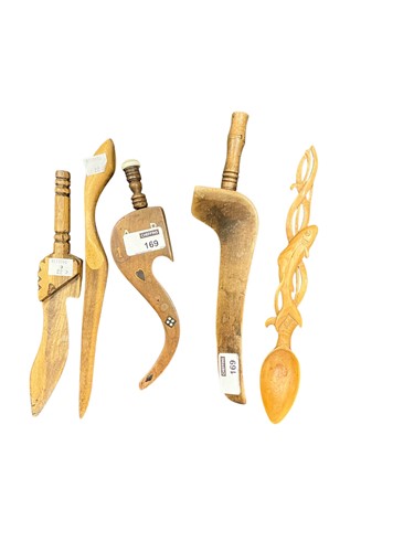 Lot 169 - Wooden collectors items to include three goose...