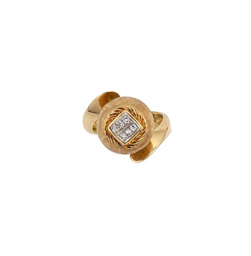 Lot 175 - A late 20th century diamond dress ring