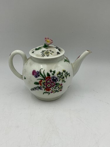 Lot 66 - A Worcester teapot and cover, each side...
