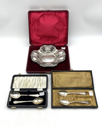 Lot 165 - Four silver teaspoons and a bon bon dish,...