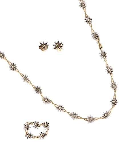 Lot 9 - A two colour daisy necklace with a pair of matching ear studs and ring
