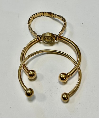Lot 352 - A Kered watch with a 9ct gold case and rolled...
