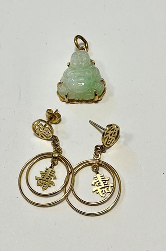 Lot 351 - A Buddha pendant tested as 18ct gold, together...