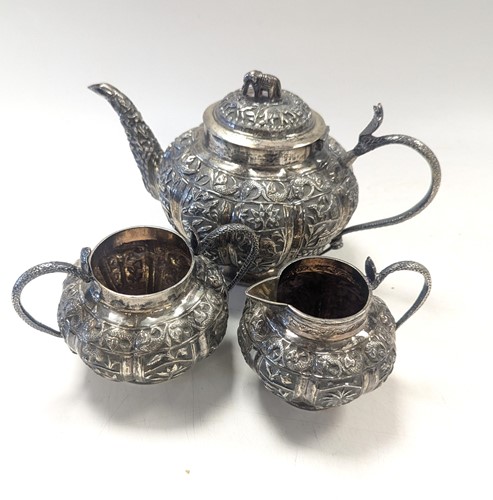 Lot 99 - An Indian tea service