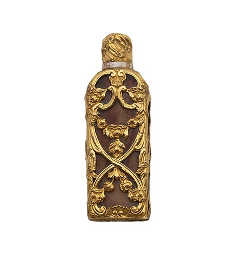 Lot 307 - An 18th century agate scent bottle