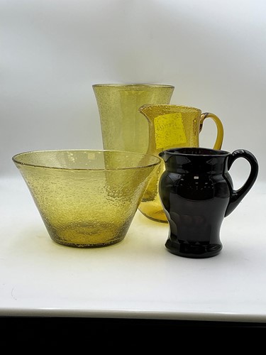 Lot 92 - A group of three 20th century Biot bubble...