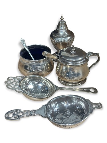 Lot 11 - A small collection of silver and metalware, to...