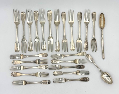 Lot 40 - A 24-piece harlequin set of George III silver flatware