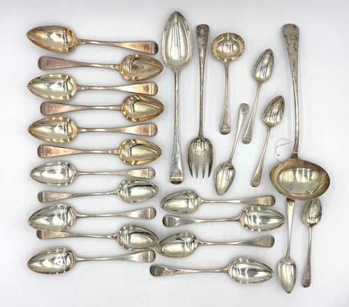 Lot 41 - A large collection of flatware