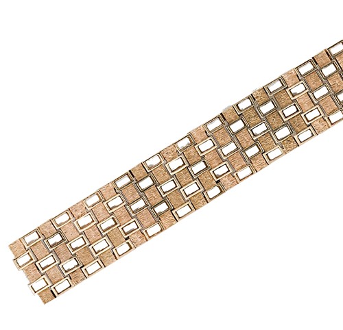Lot 198 - A late 20th century 9ct gold bracelet