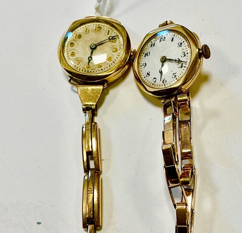 Lot 364 - A cased 9ct gold watch with expandable...