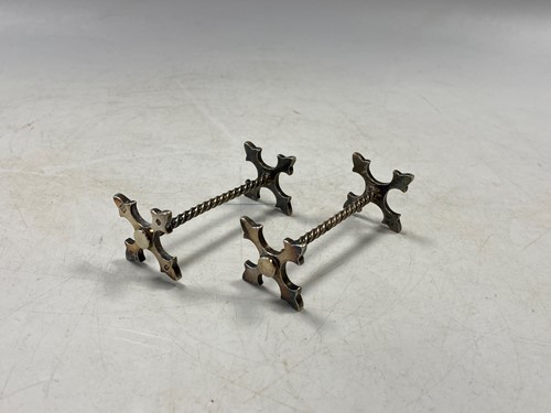 Lot 65 - A pair of Edwardian silver knife rests