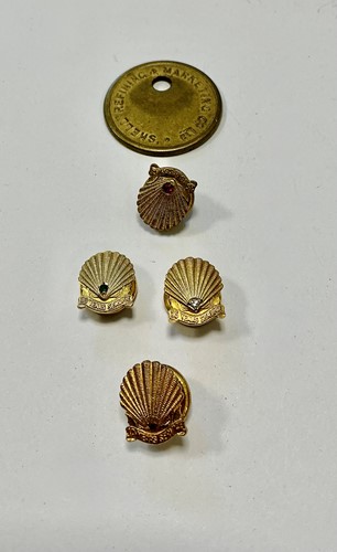 Lot 342 - Two hallmarked 9ct gold shirt studs, gross...