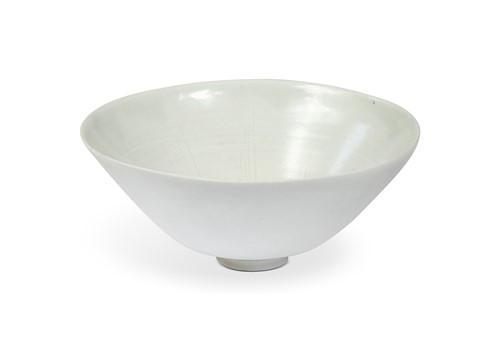 Lot 30 - David Leach, a small porcelain bowl
