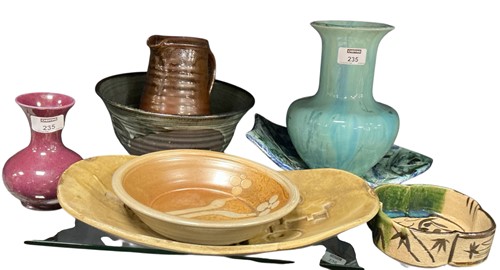 Lot 235 - A group of 20th century Studio pottery to...