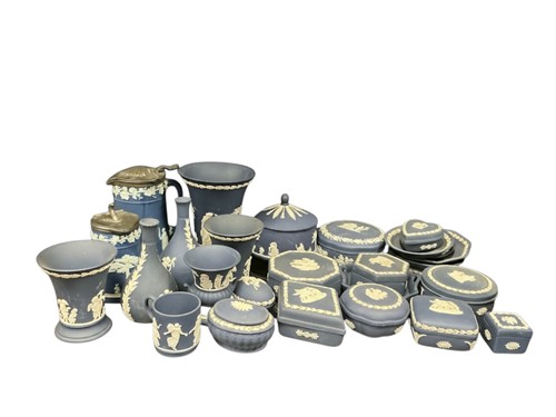 Lot 106 - Various items of blue Wedgwood jasperware,...