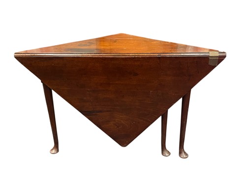 Lot 623 - A George II mahogany drop leaf corner table