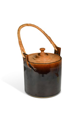 Lot 37 - A Great Braxted Pottery biscuit barrel