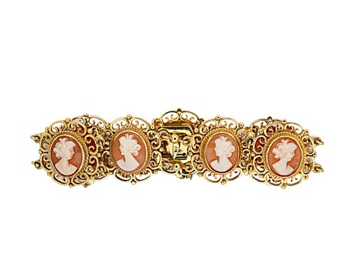 Lot 21 - A 9ct gold shell cameo bracelet