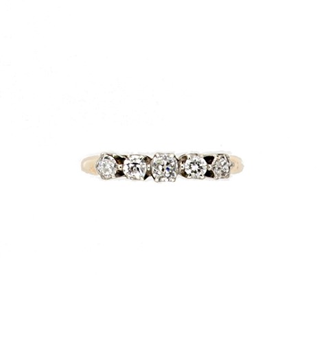 Lot 127 - A five stone diamond ring