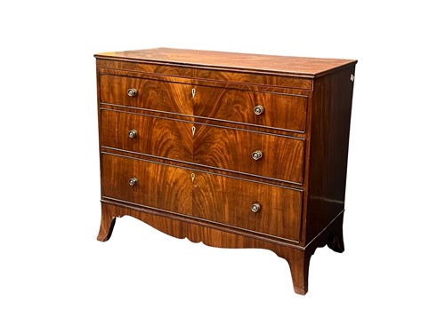 Lot 652 - A Regency mahogany chest of drawers