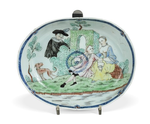 Lot 26 - A Chinese porcelain serving dish, Qing Dynasty, circa 1780