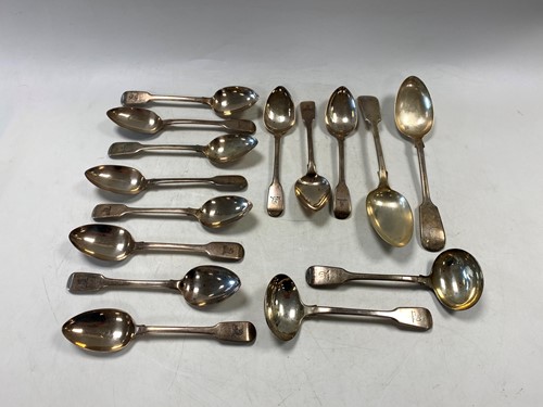 Lot 87 - A set of fifteen spoons